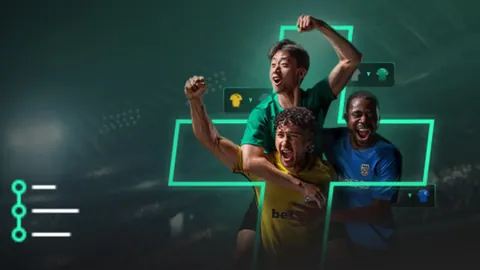 杭州街头，澳大利亚队员畅饮奶茶悠闲时光